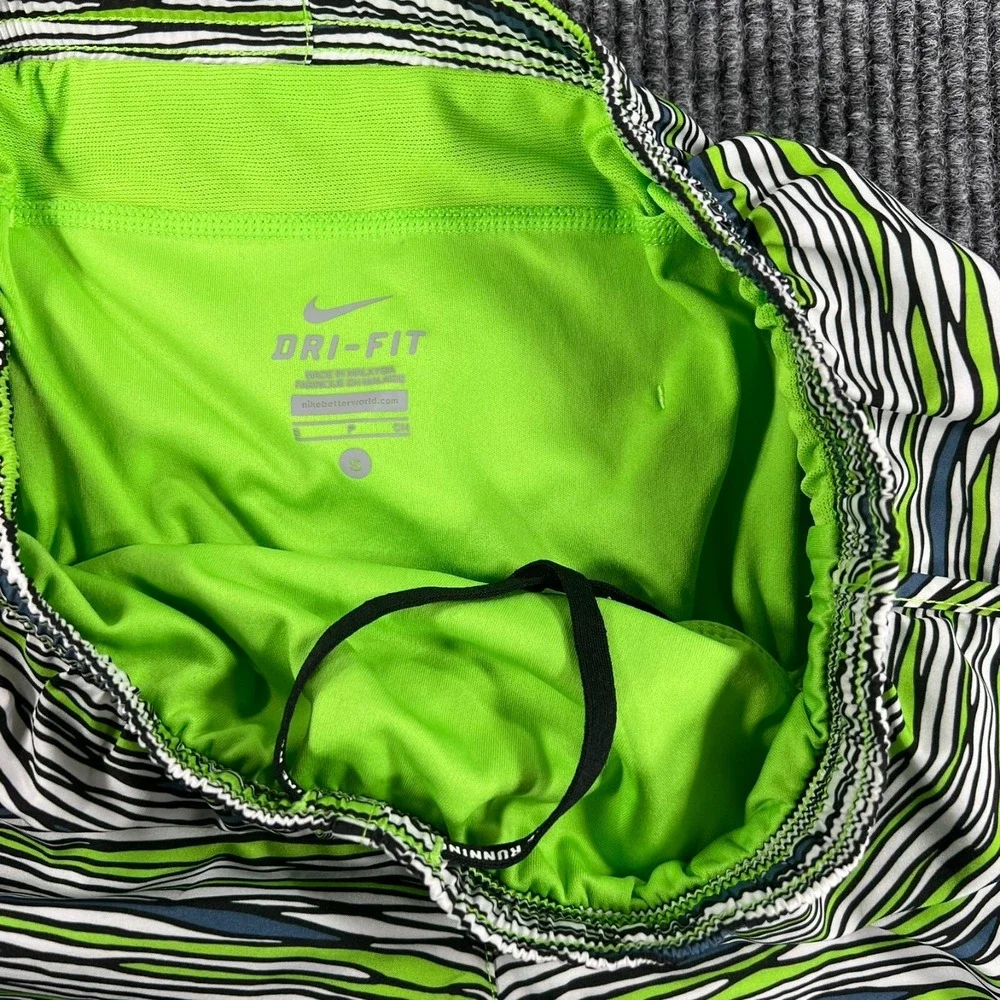 Nike Shorts Dri-Fit Womens Size Small Green Striped Lined Athletic Activewear